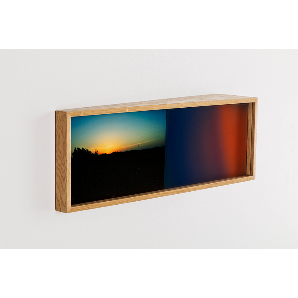 <a href="https://www.ueshima-collection.com/artist-list/159" style="color:inherit">LESLIE HEWITT</a>:Daylight / Daylong 006