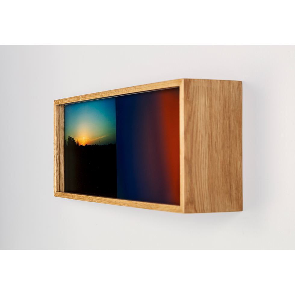 <a href="https://www.ueshima-collection.com/artist-list/159" style="color:inherit">LESLIE HEWITT</a>:Daylight / Daylong 006