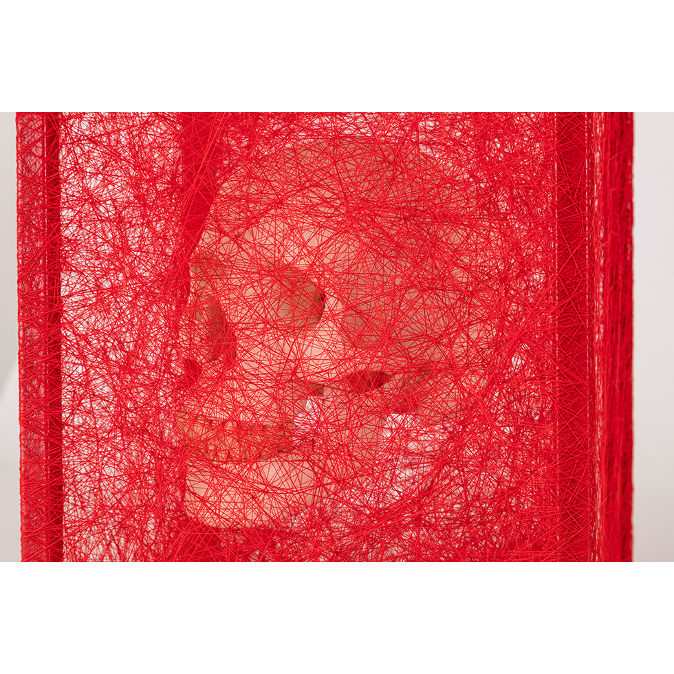 <a href="https://www.ueshima-collection.com/artist-list/90" style="color:inherit">塩田千春</a> / <a href="https://www.ueshima-collection.com/artist-list/90" style="color:inherit">CHIHARU SHIOTA</a>:存在様態 (髑髏) / State of Being (Skull)
