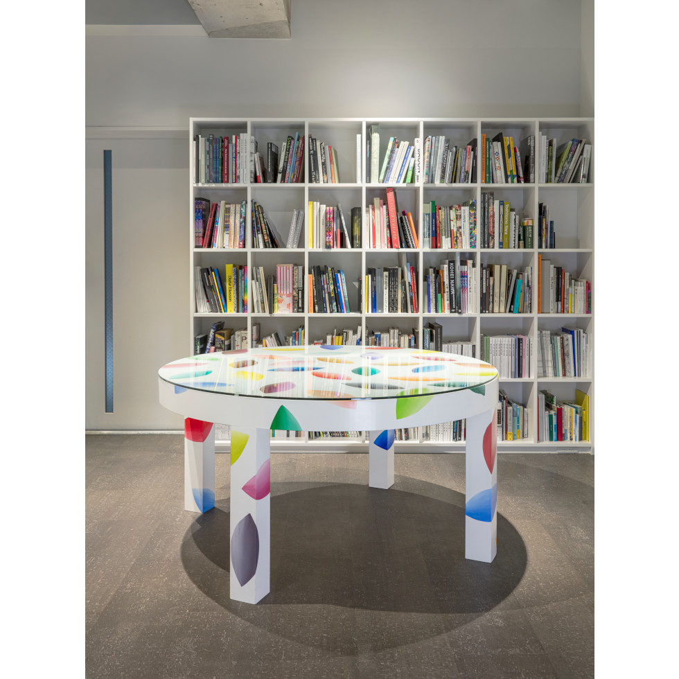 <a href="https://www.ueshima-collection.com/artist-list/230" style="color:inherit">NICOLAS PARTY</a>:Almond Pattern Table