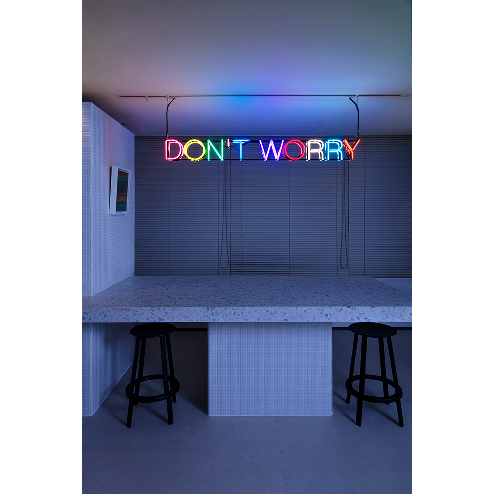 <a href="https://www.ueshima-collection.com/artist-list/93" style="color:inherit">MARTIN CREED</a>:Work No. 2204 (DON’T WORRY)