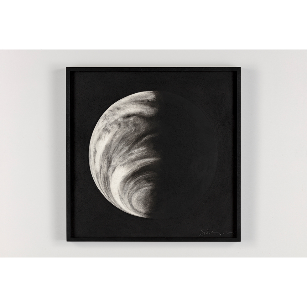 <a href="https://www.ueshima-collection.com/artist-list/151" style="color:inherit">ROBERT LONGO</a>:untitled (small Venus)