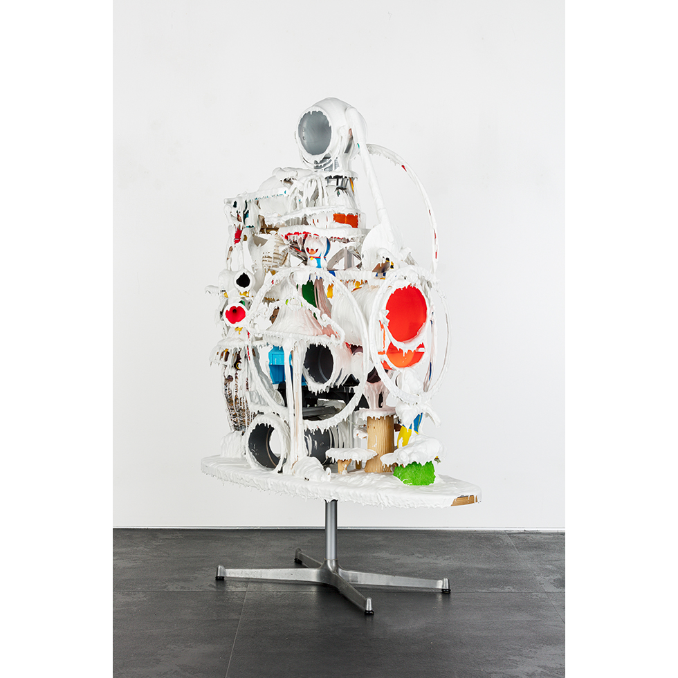 <a href="https://www.ueshima-collection.com/artist-list/162" style="color:inherit">金氏徹平</a> / <a href="https://www.ueshima-collection.com/artist-list/162" style="color:inherit">TEPPEI KANEUJI</a>:White Discharge (Built-up Objects) #48