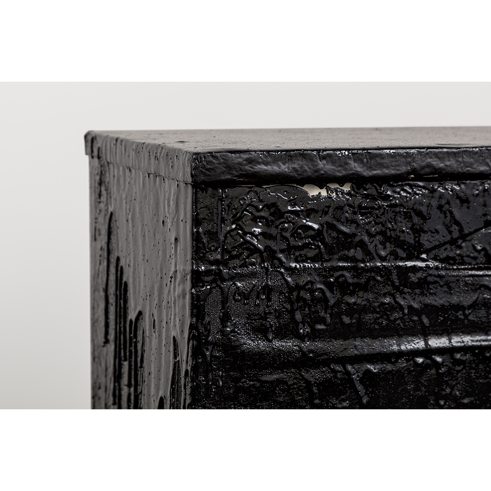 <a href="https://www.ueshima-collection.com/en/artist-list/130" style="color:inherit">THEASTER GATES</a>:Night Stand for Soul Sister